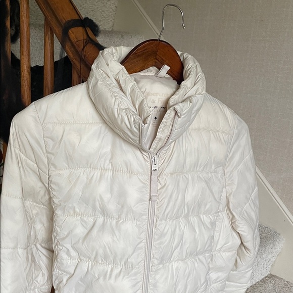 Abercrombie & Fitch Lightweight Cream White Packable Puffer Jacket - Picture 4 of 16